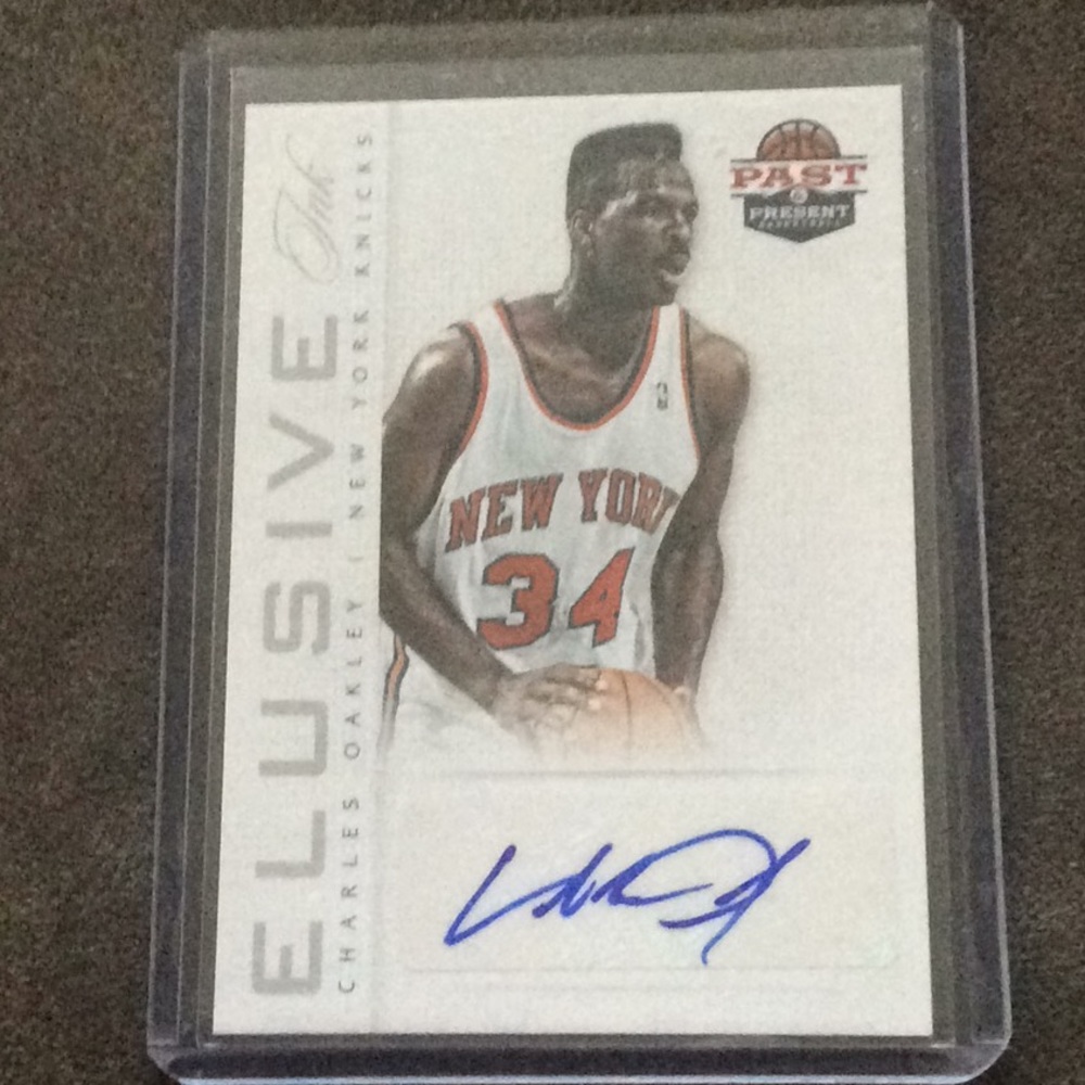Panini Elusive Ink Charles Oakley Autograph